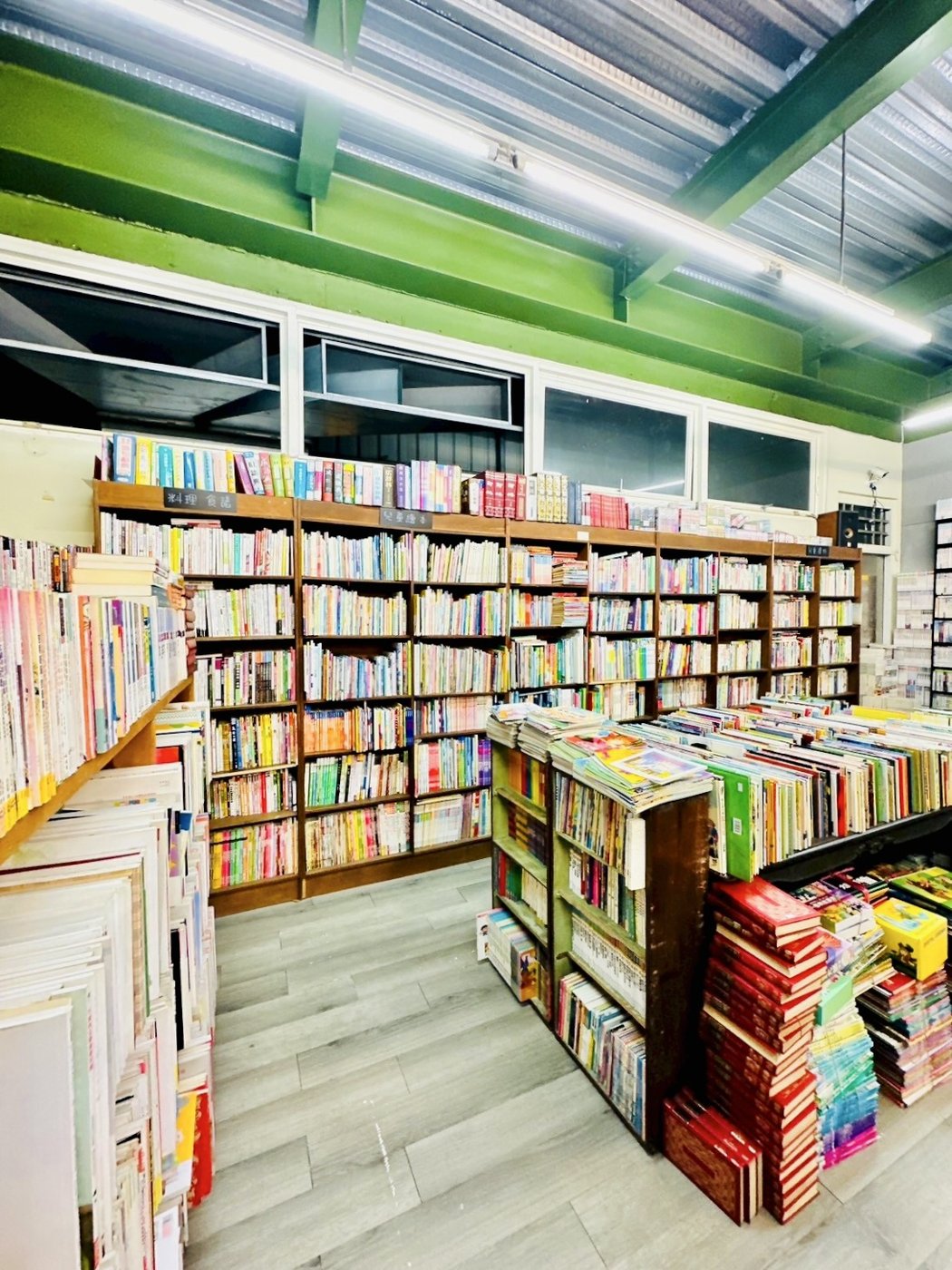 舊書舖子店內一角